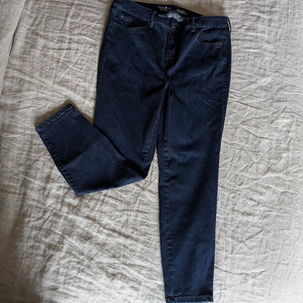 Torrid - Size 16 - Trio Fit Skinny Limitless Dark Wash Jeans